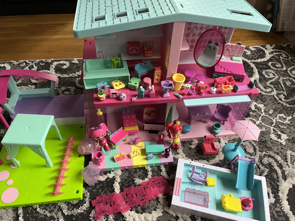 Shopkins happy places playhouse thumbnail