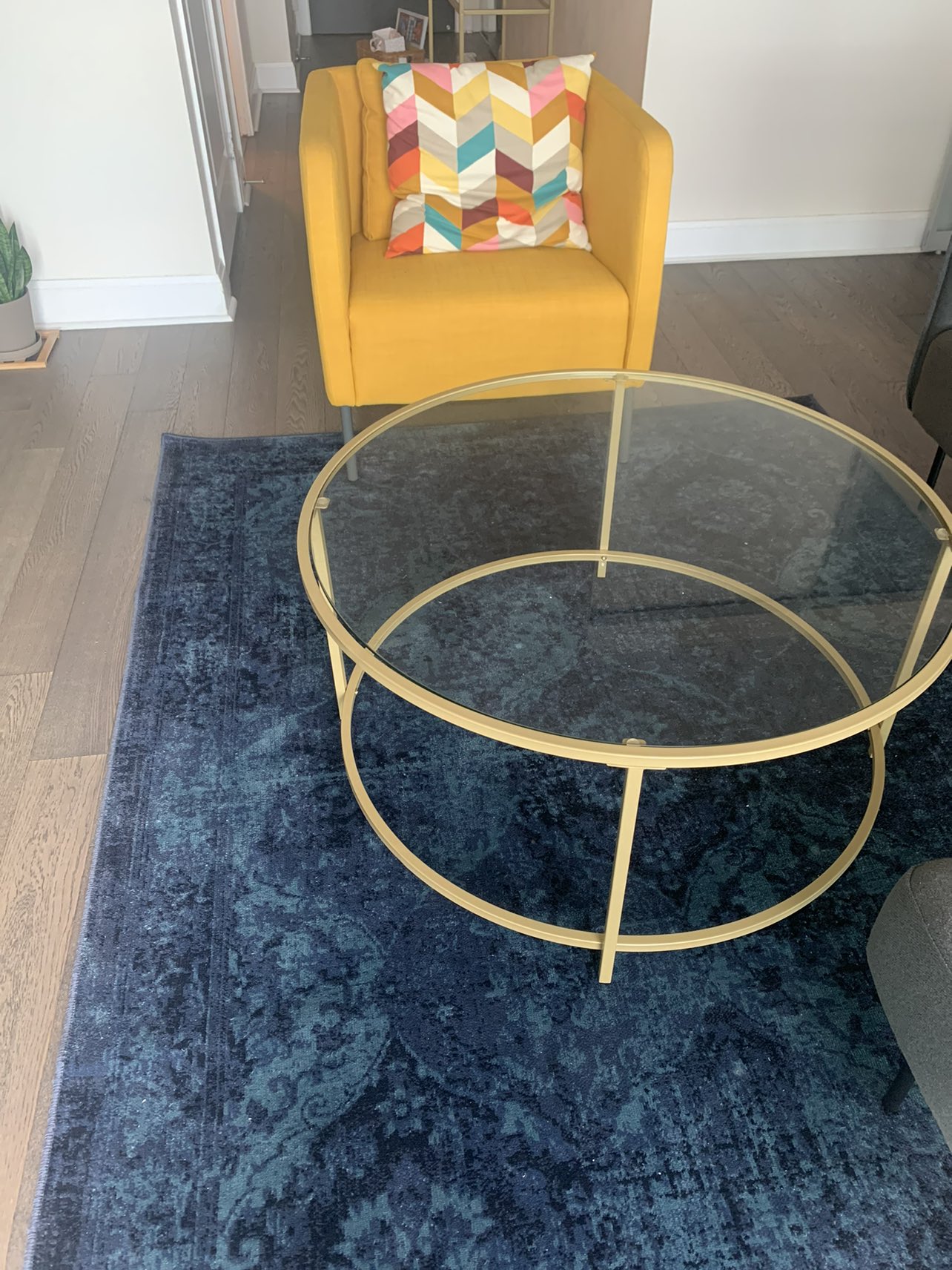 Moving Sales: Rug for Sale