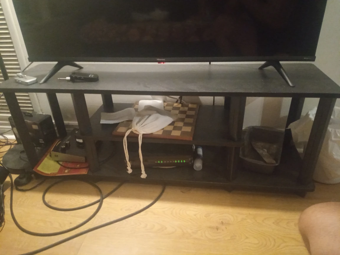 Full TV Set: 43" 4K Hisense Smart TV + Stand with Shelf Space - photo 5