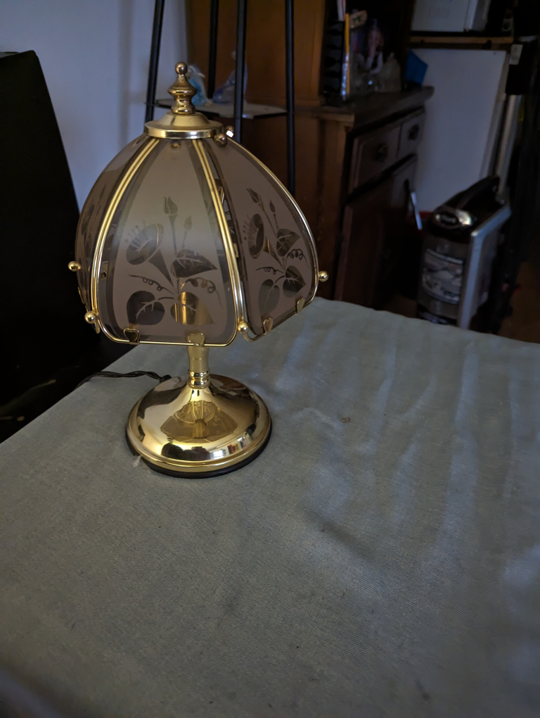 Beautiful vintage touch lamp great shape