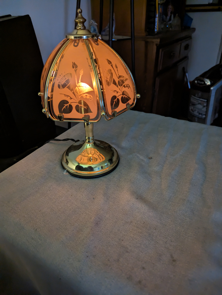 Beautiful vintage touch lamp great shape - photo 2