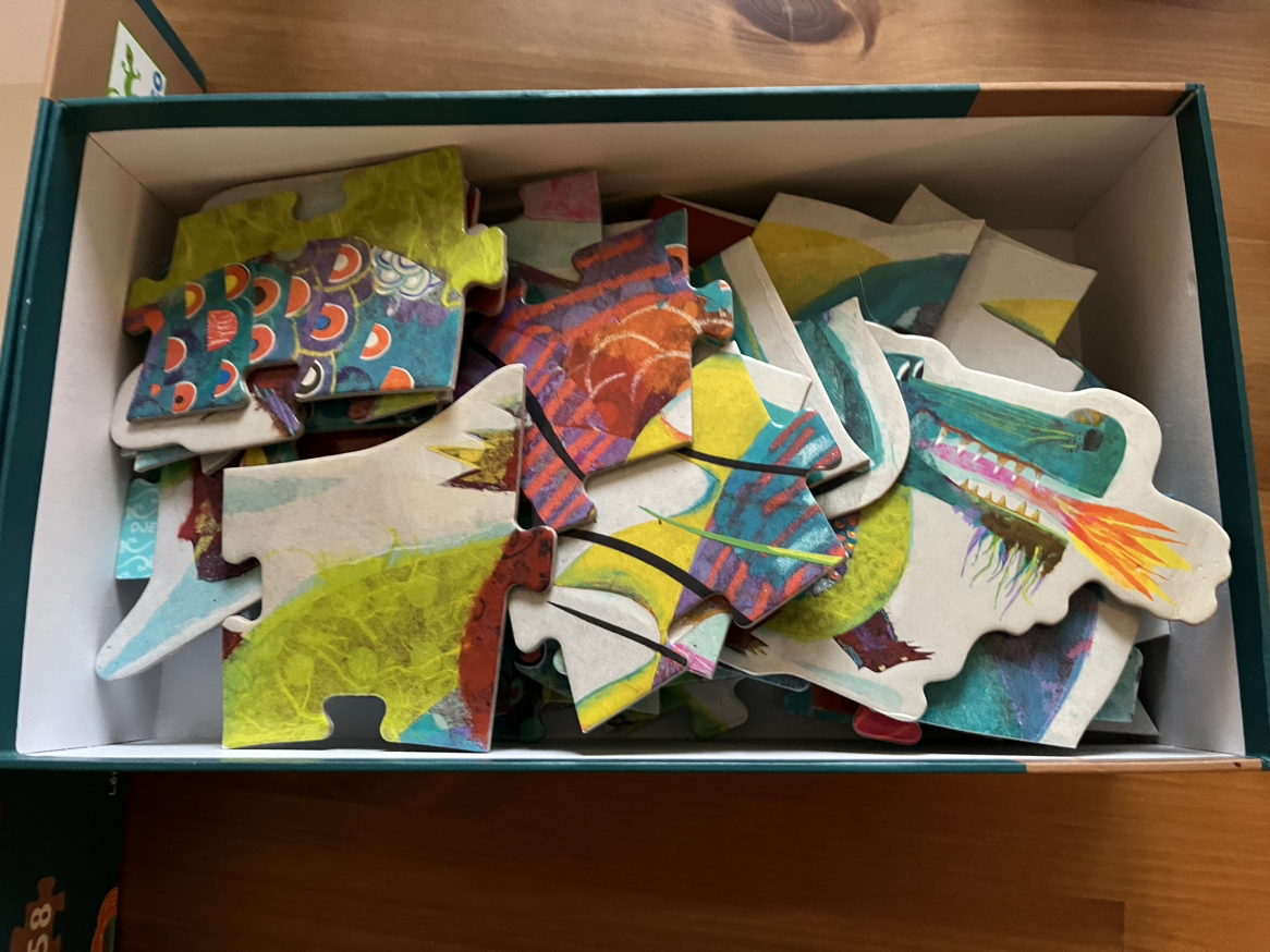 Djeco Leon the Dragon Giant floor puzzle image indicator(5)