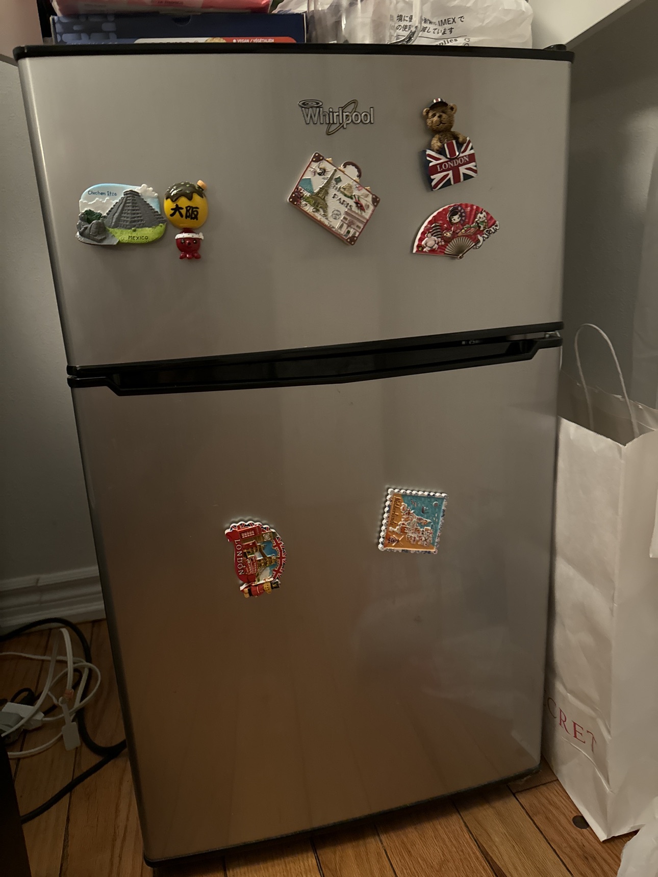 Mini fridge with freezer - working