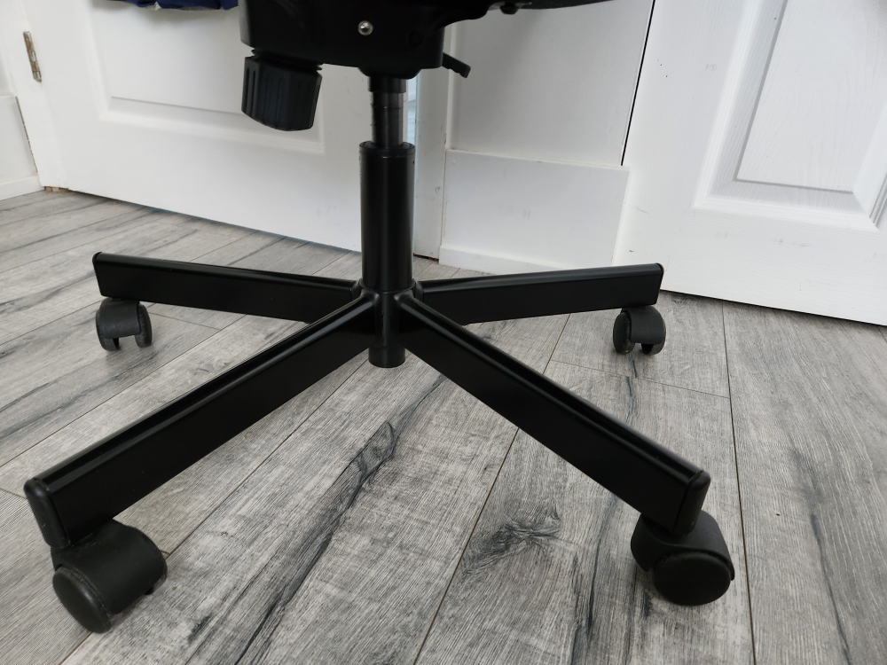 Millberget swivel office chair image indicator(3)