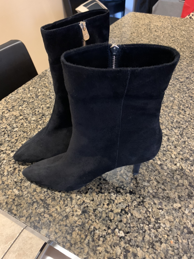 Suede Ann Klein Boots 9 1/2 image indicator(4)