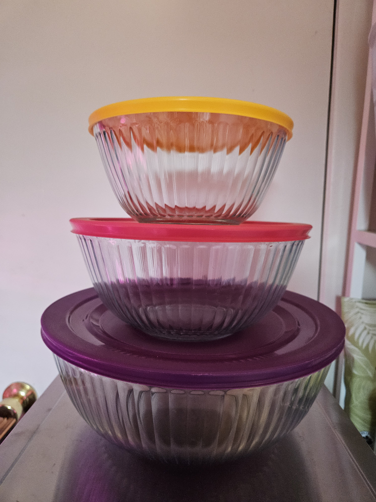 pyrex salad bowls with lids