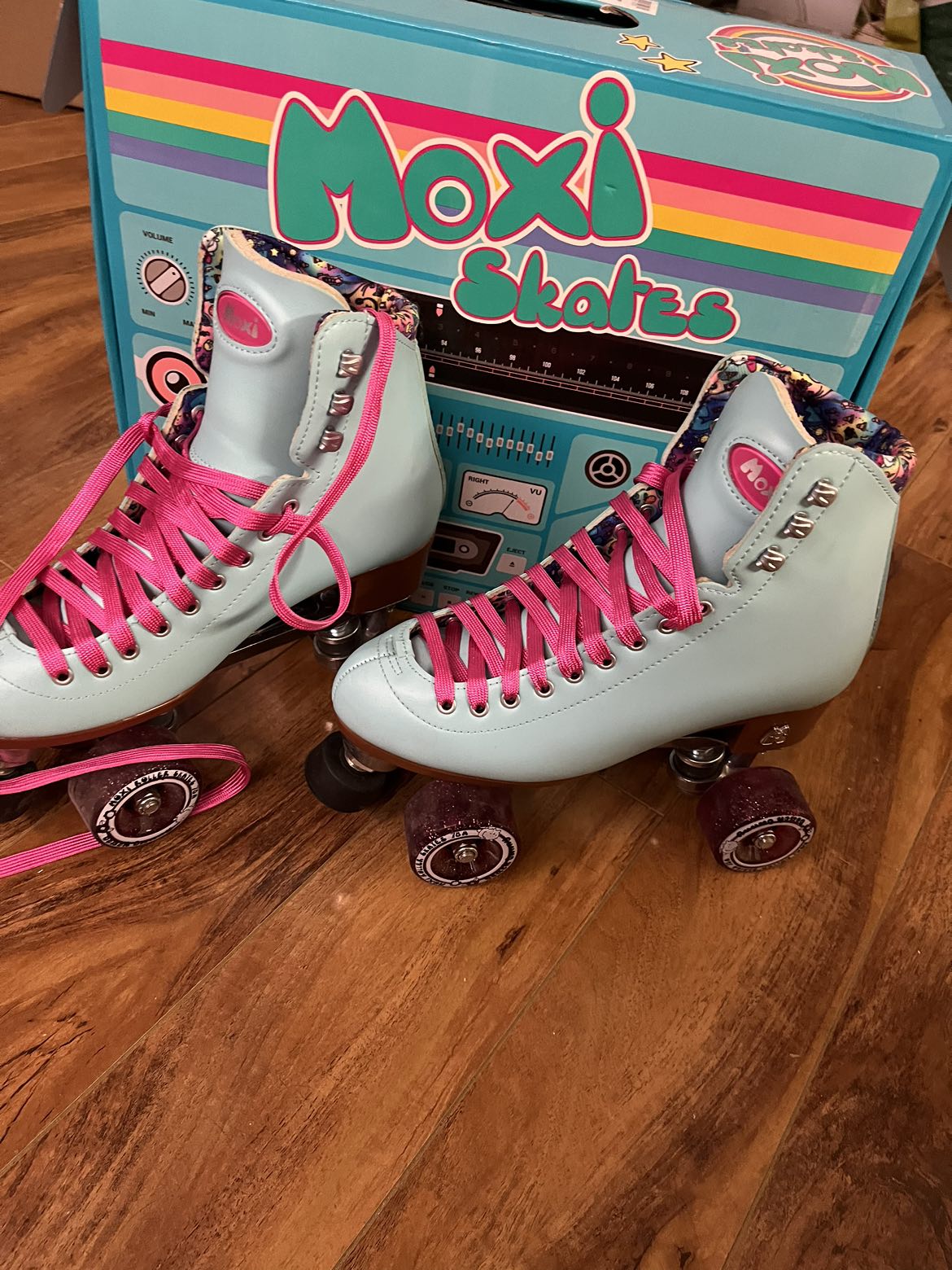 MOXI beach bunny roller skates size 7