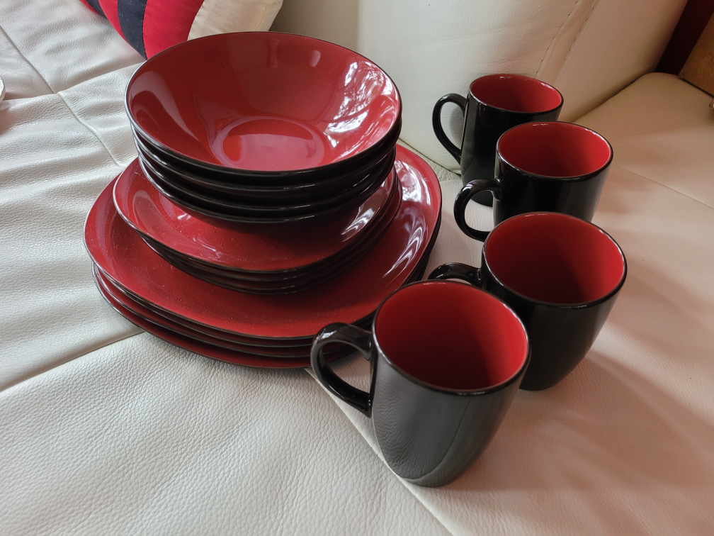 4 place settings of dishes