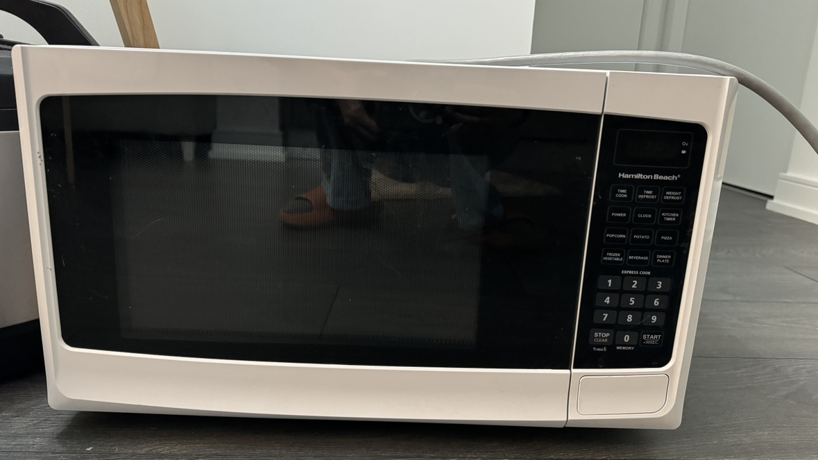 Hamilton Beach Microwave - photo 2