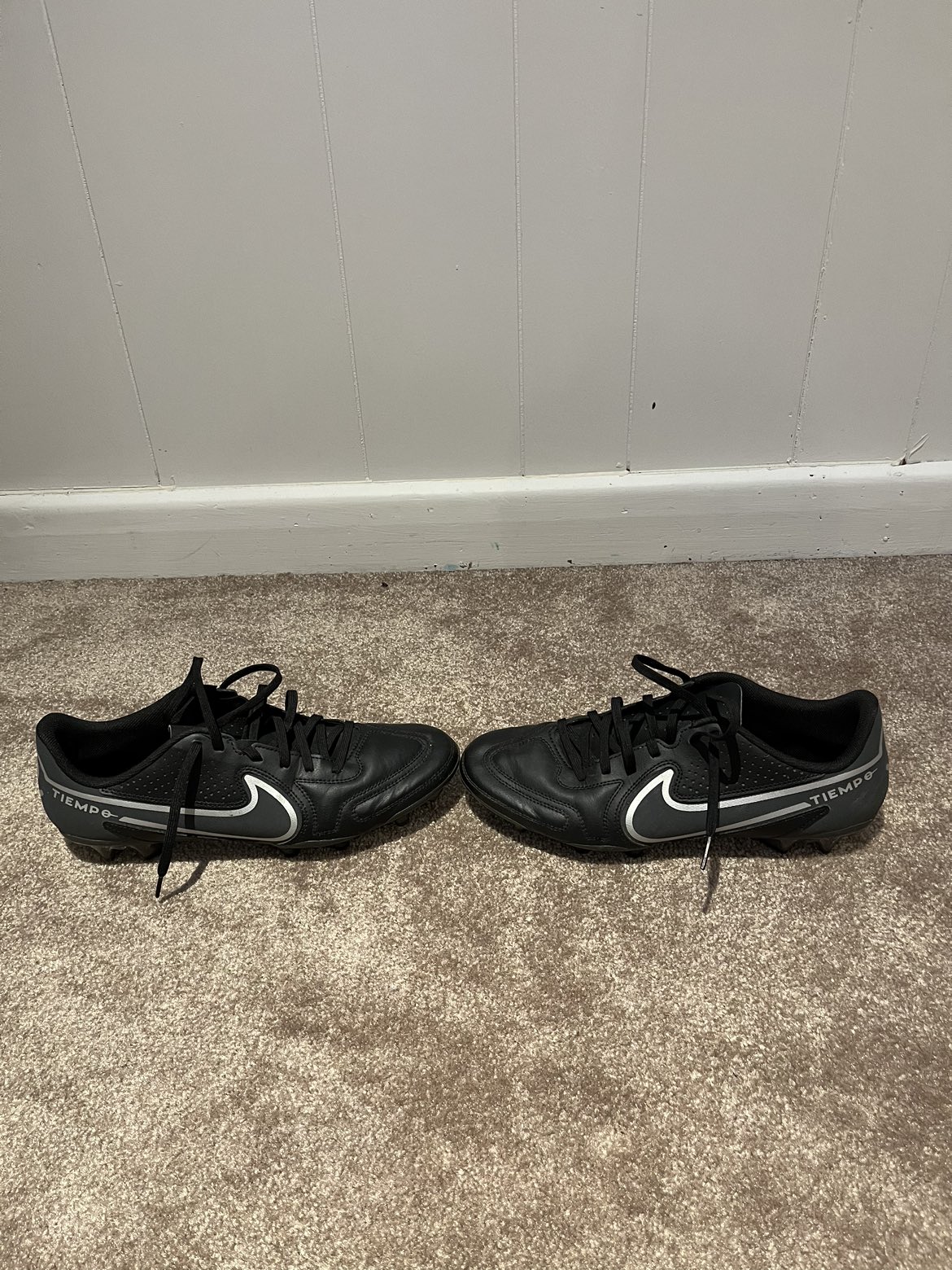 Nike Tiempo soccer cleats US10 - photo 3