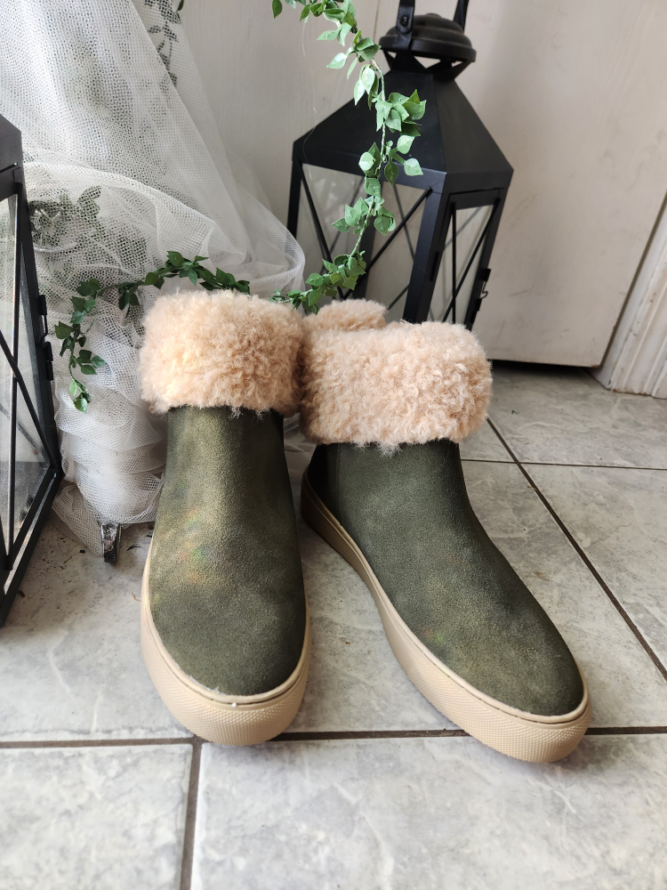 Brand New *Rare* Suede Cougar Booties - photo 5
