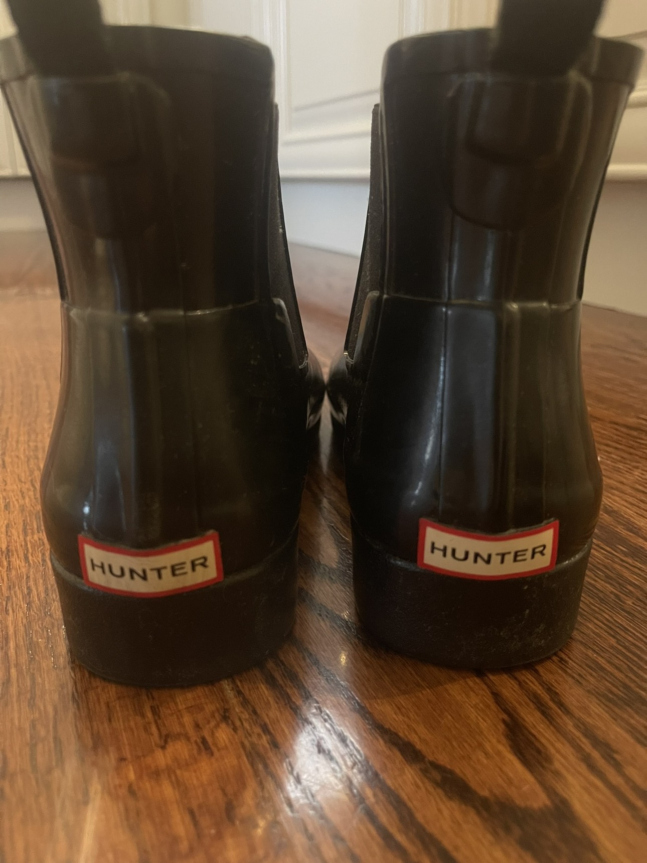 Like new Women’s Hunter refined Chelsea boot size 7