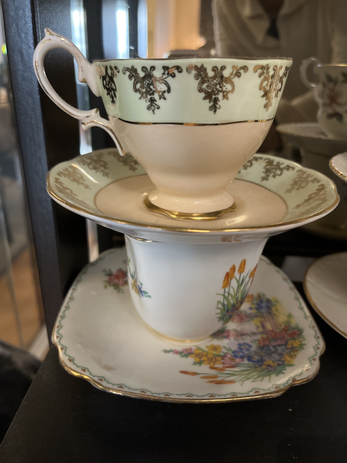 England born China 10 set Royal tea cop amd saucers - photo 2