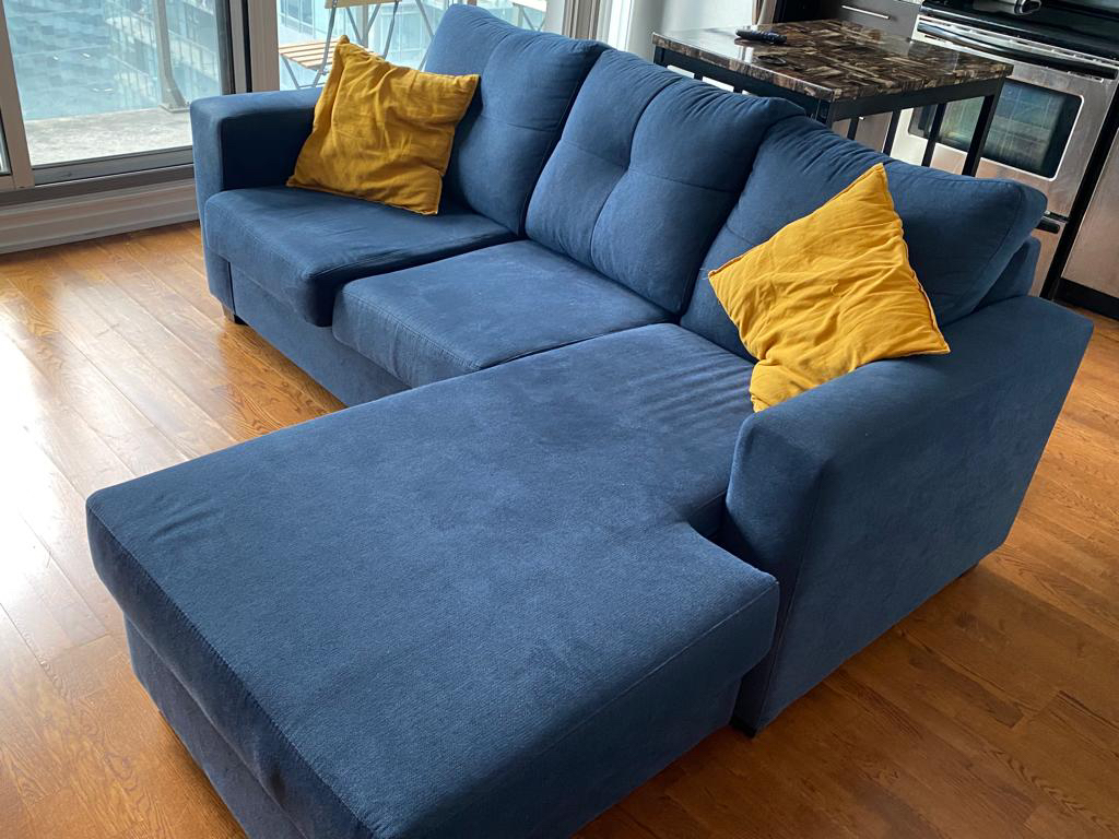 COMFY COUCH