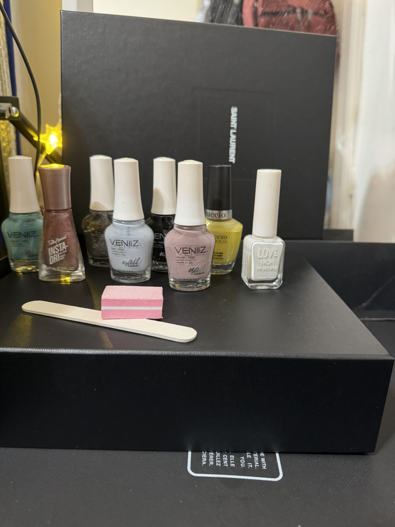 8 Nails polish