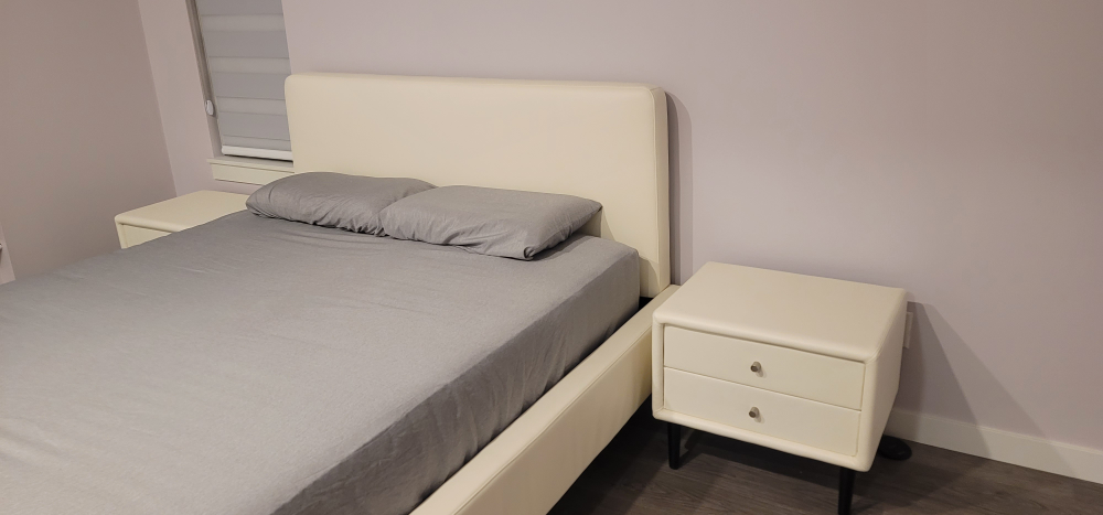 OFF WHITE / CREAM LEATHER QUEEN SIZE BED FRAME + 2 NIGHT STANDS - photo 4