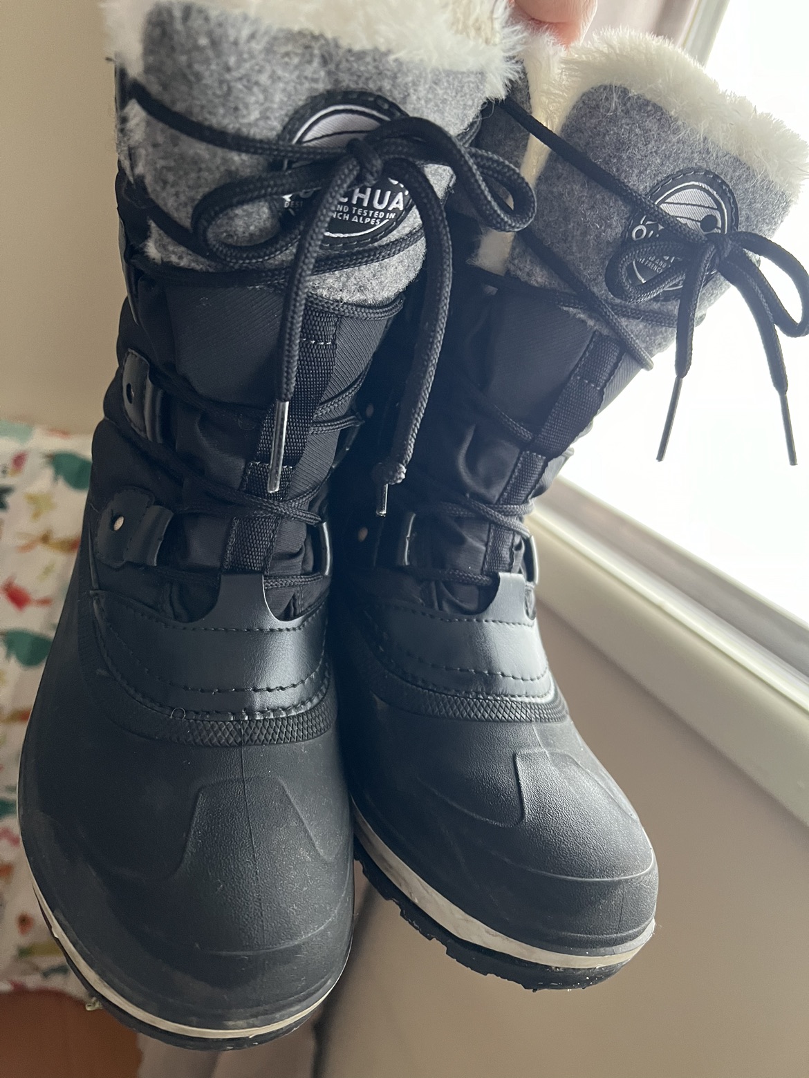 Snow boots