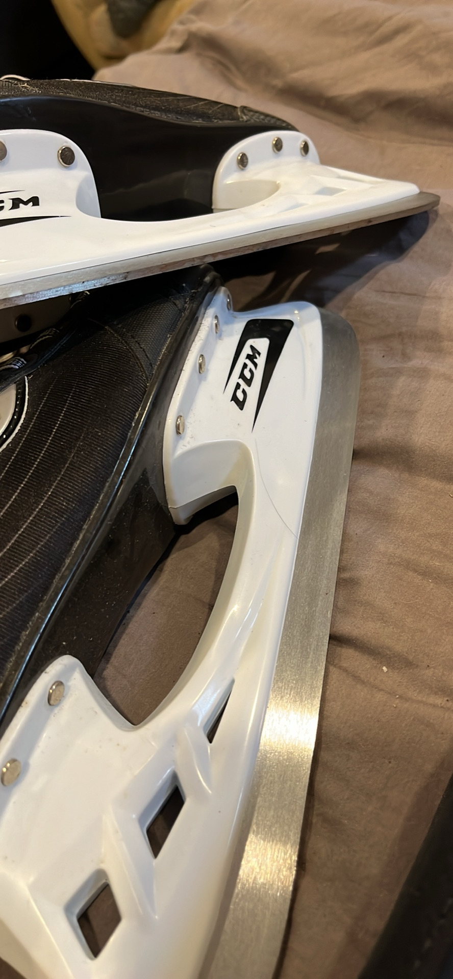CCM hockey skates with skate guards - photo 3