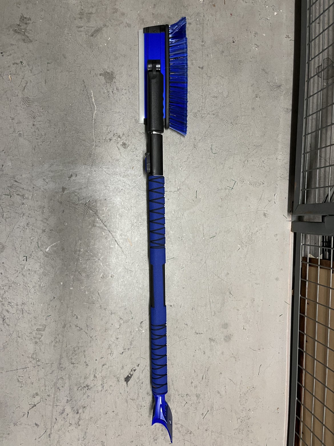 Costco 58” telescopic snow brush thumbnail