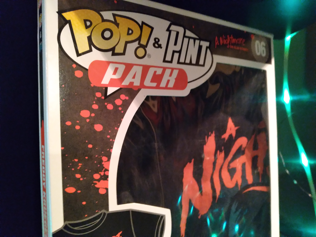 FREDDY KRUEGER T-SHIRT & FIGURE - FUNKO POP & PINT - SMALL image indicator(5)