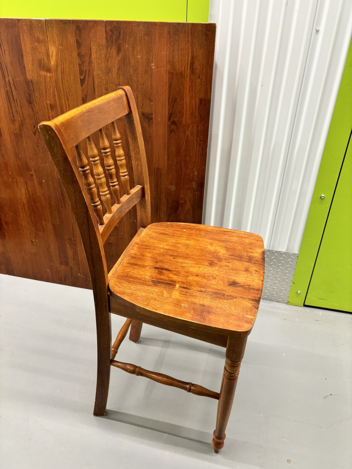 Solid Oak table w Chairs image indicator(3)