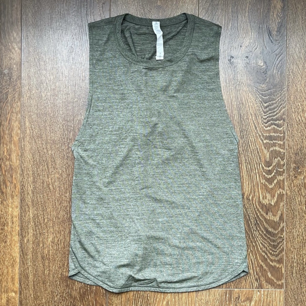 Lululemon cinch tank size 6 image indicator(3)