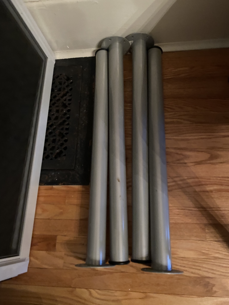 Large Ikea desk - great shape and ready to pick up - photo 2