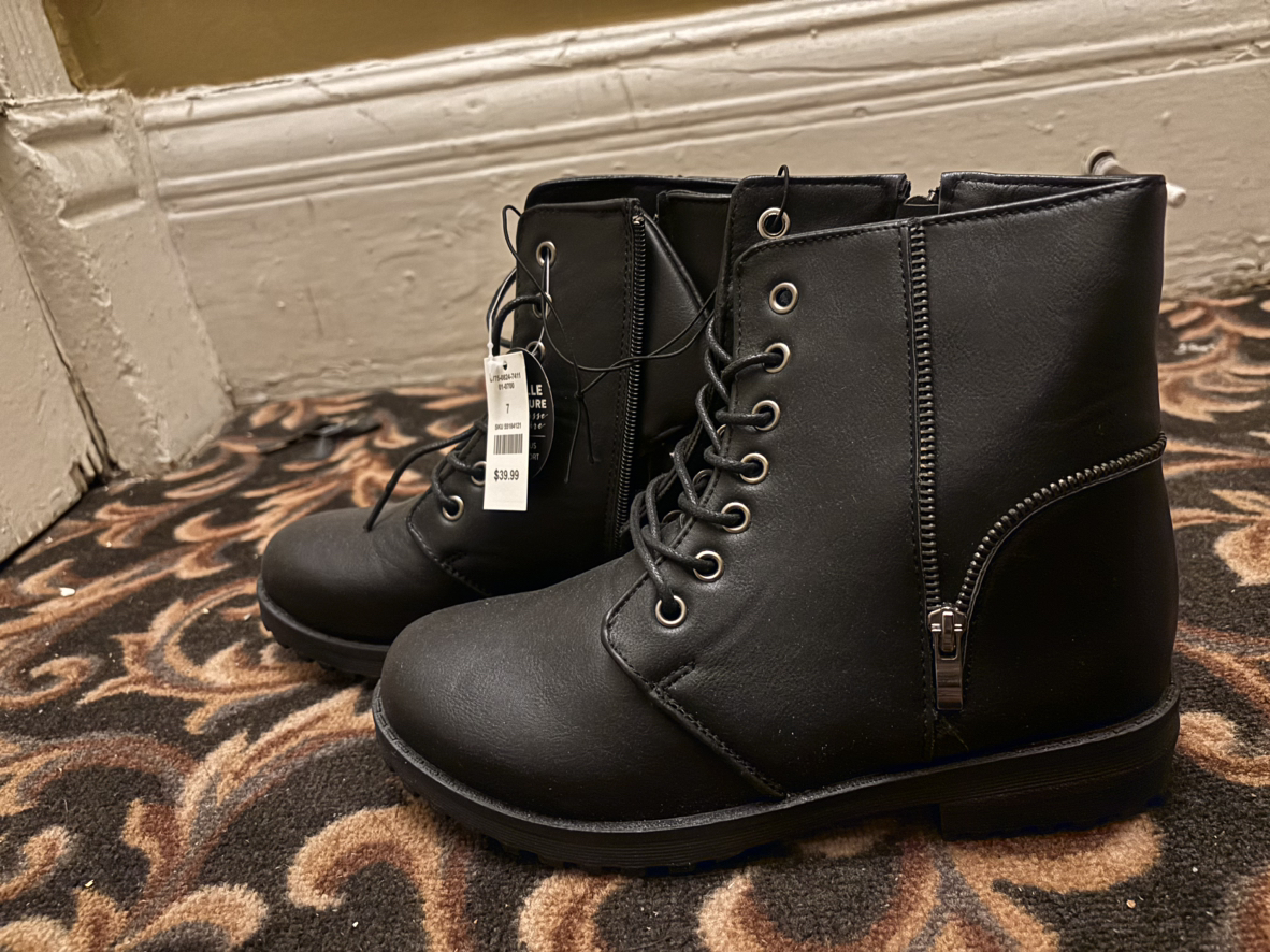 Boots for women thumbnail