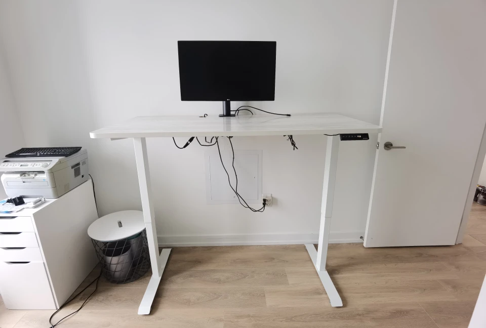 Effydesk Adjustable Standing Desk Like New thumbnail