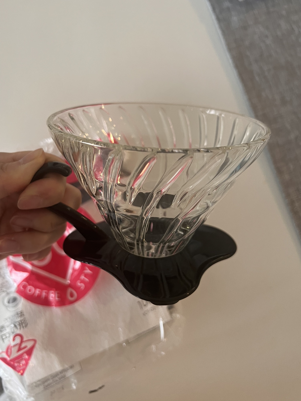 Hario v60 coffee pour over dripper, filter, and cup image indicator(3)