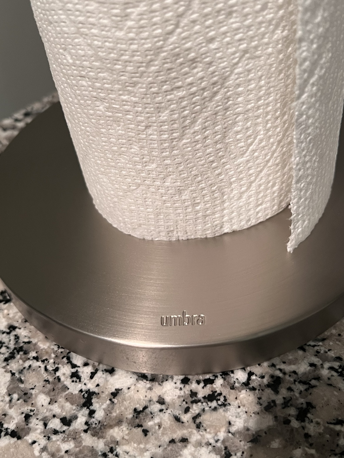 UMBRA kitchen towel holder image indicator(3)