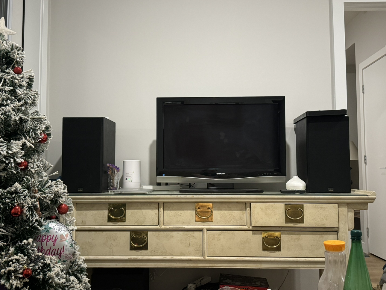 Tv table ( TV not including)