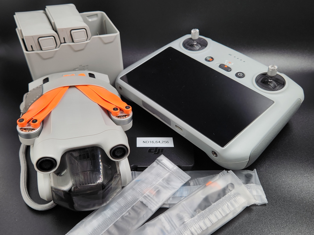 ***FOR SALE*** DJI MINI 3 PRO FLY MORE COMBO with DJI RC control thumbnail