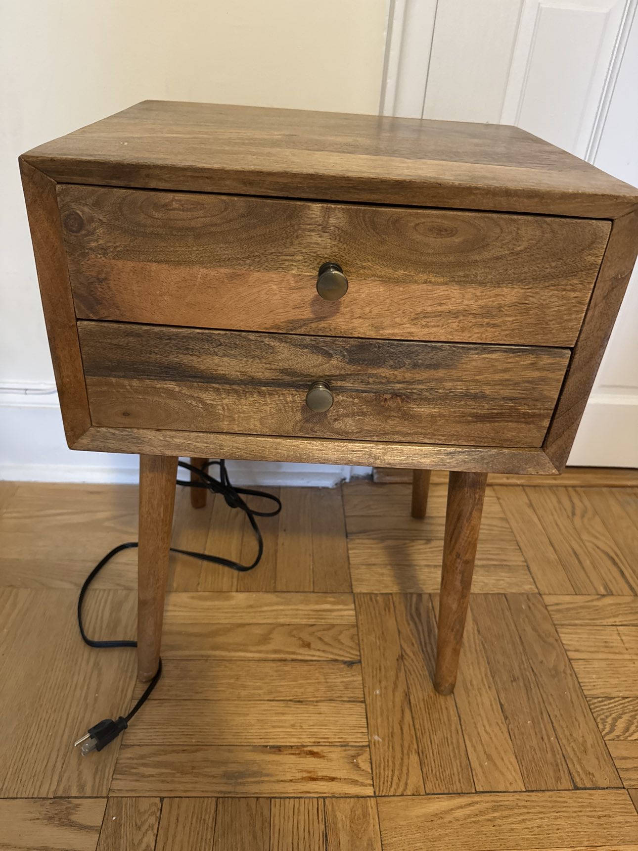 Like NEW nightstand - midcentury modern style! With USB ports!