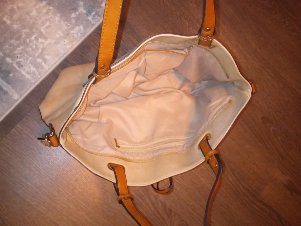 Large travel tote. image indicator(5)
