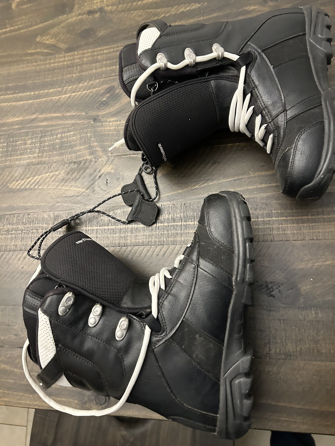 Snowboarding Boots Like New Adult 8.5 Northwave Cheap image indicator(4)