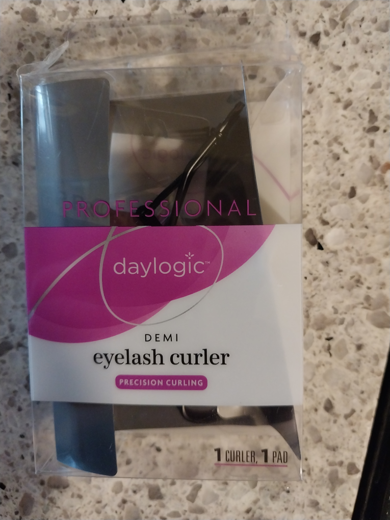 Eyelash curler