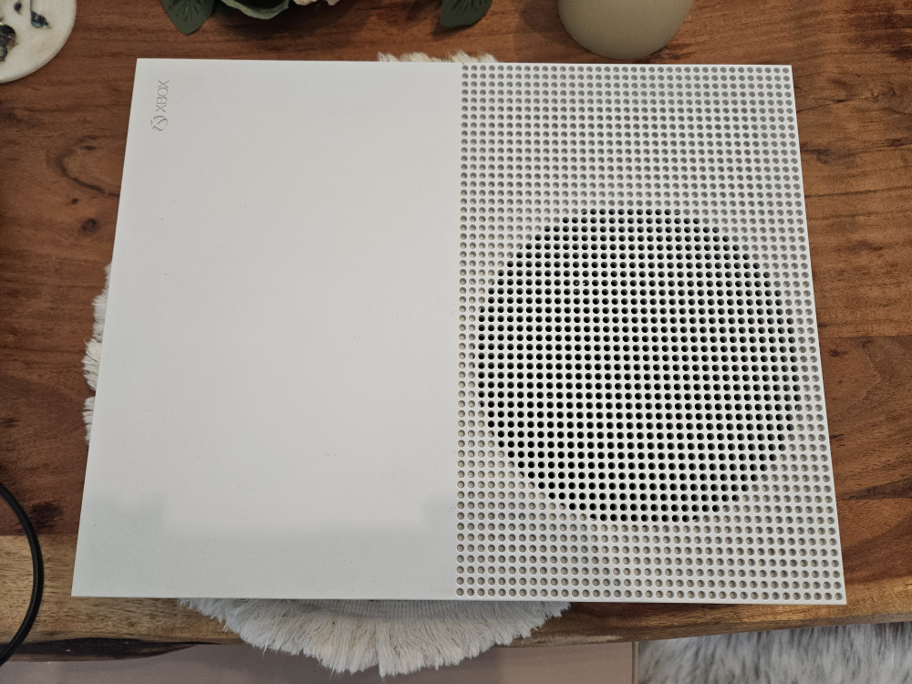 Xbox Series One 500gb Console  + 2 games image indicator(3)