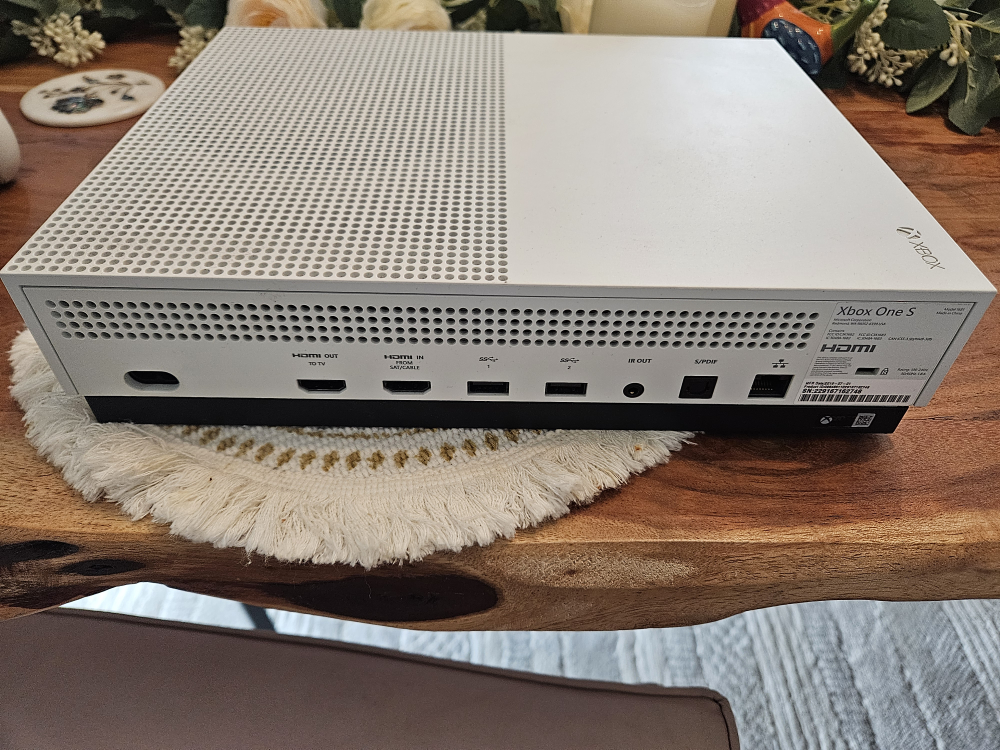 Xbox Series One 500gb Console  + 2 games image indicator(4)