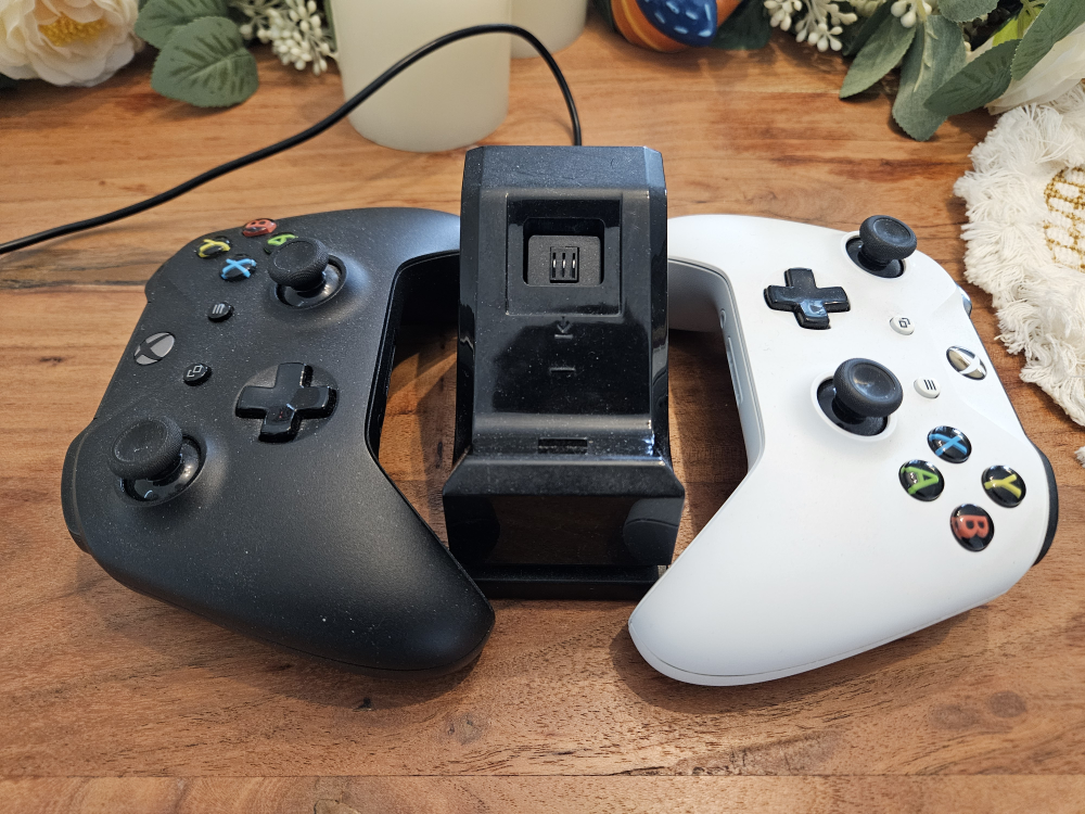 Xbox Series One 500gb Console  + 2 games image indicator(6)