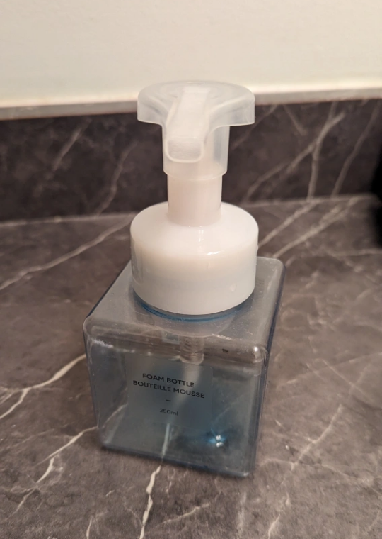 MINISO Foam Soap Dispenser 250ml 🥕