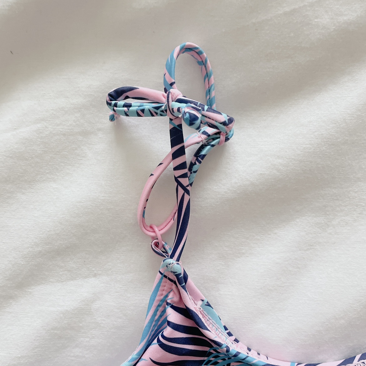 Hurley New with tags Bikini top youth size large 12-13Y image indicator(3)