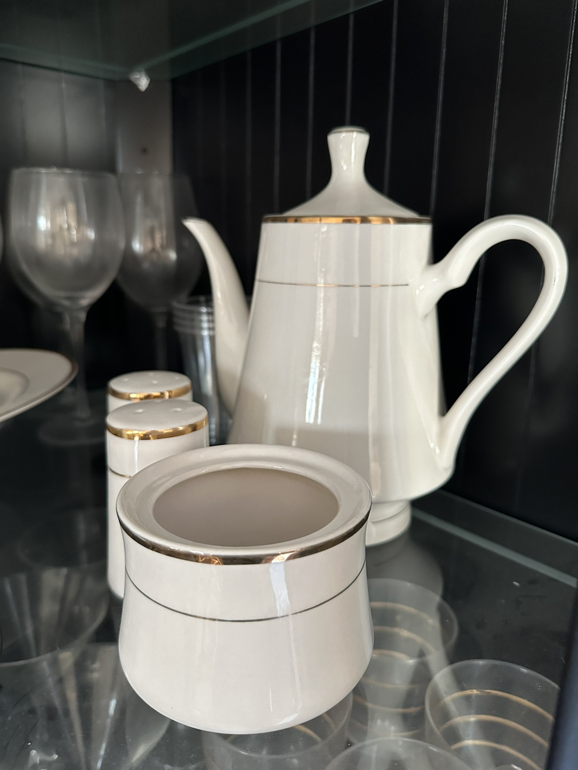 Gold Plated Dishes/Cups/Saucers/Tea Pot thumbnail