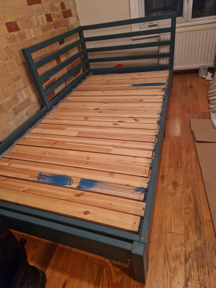 Bed frame & mattress - photo 5