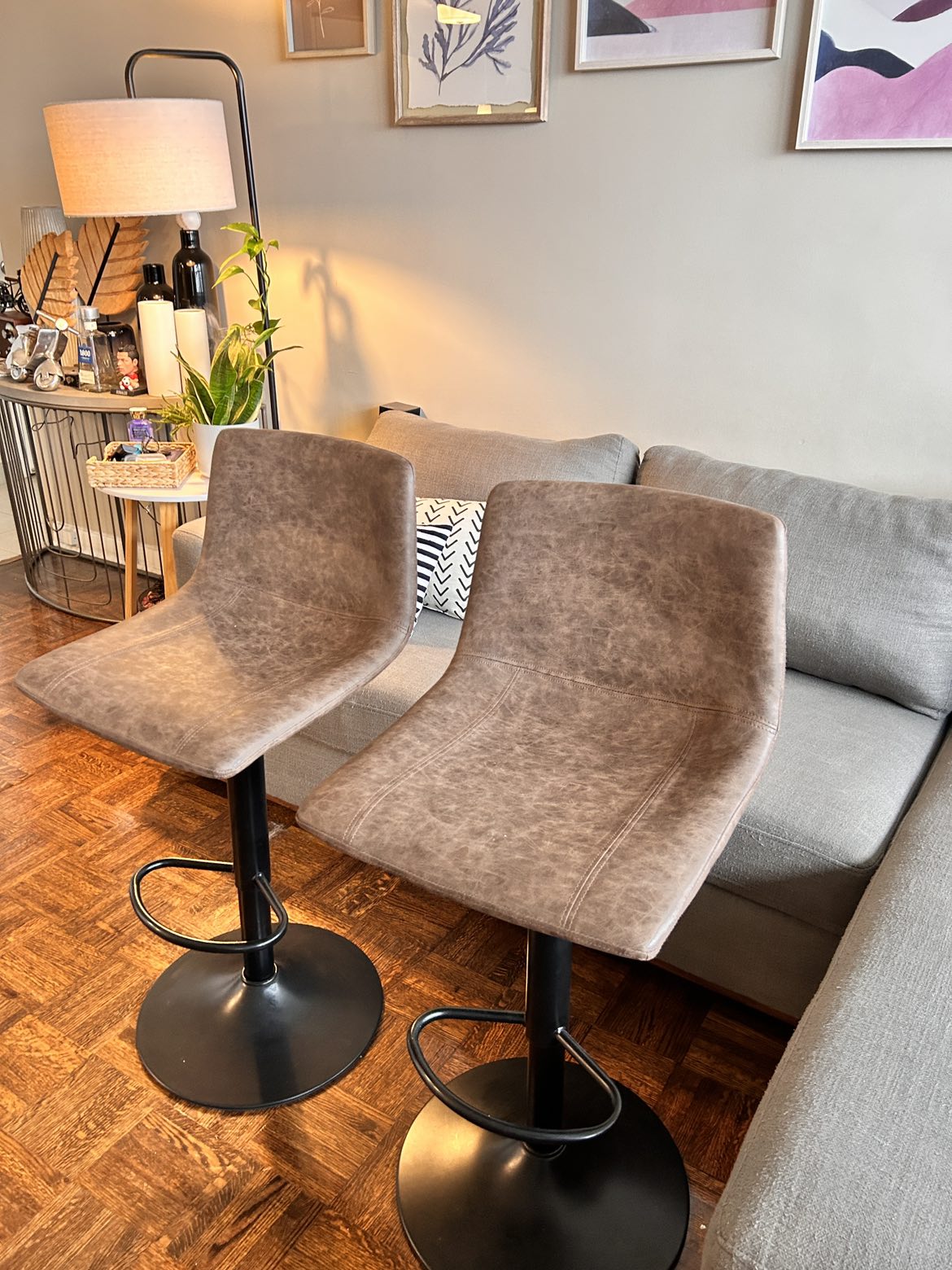 Adjustable Bar stools With matte Black metal legs. - photo 2