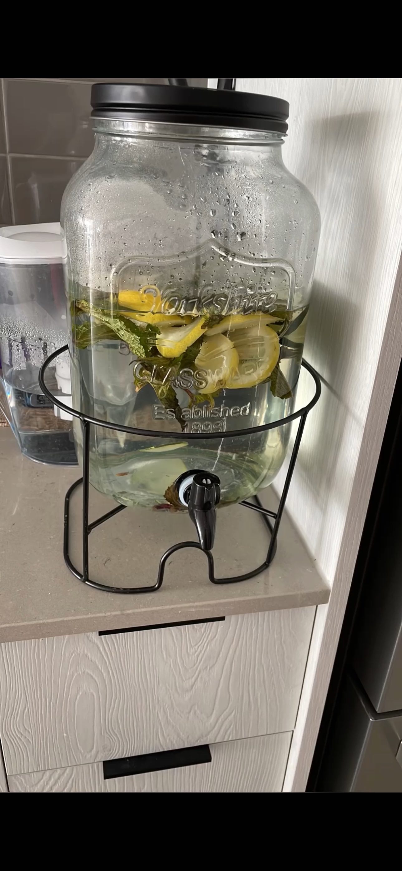 Glass jar beverage dispenser-8L with stand