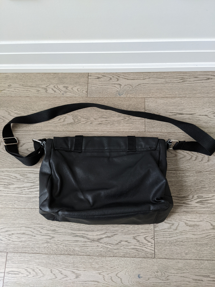 Calvin Klein Messenger Bag image indicator(3)