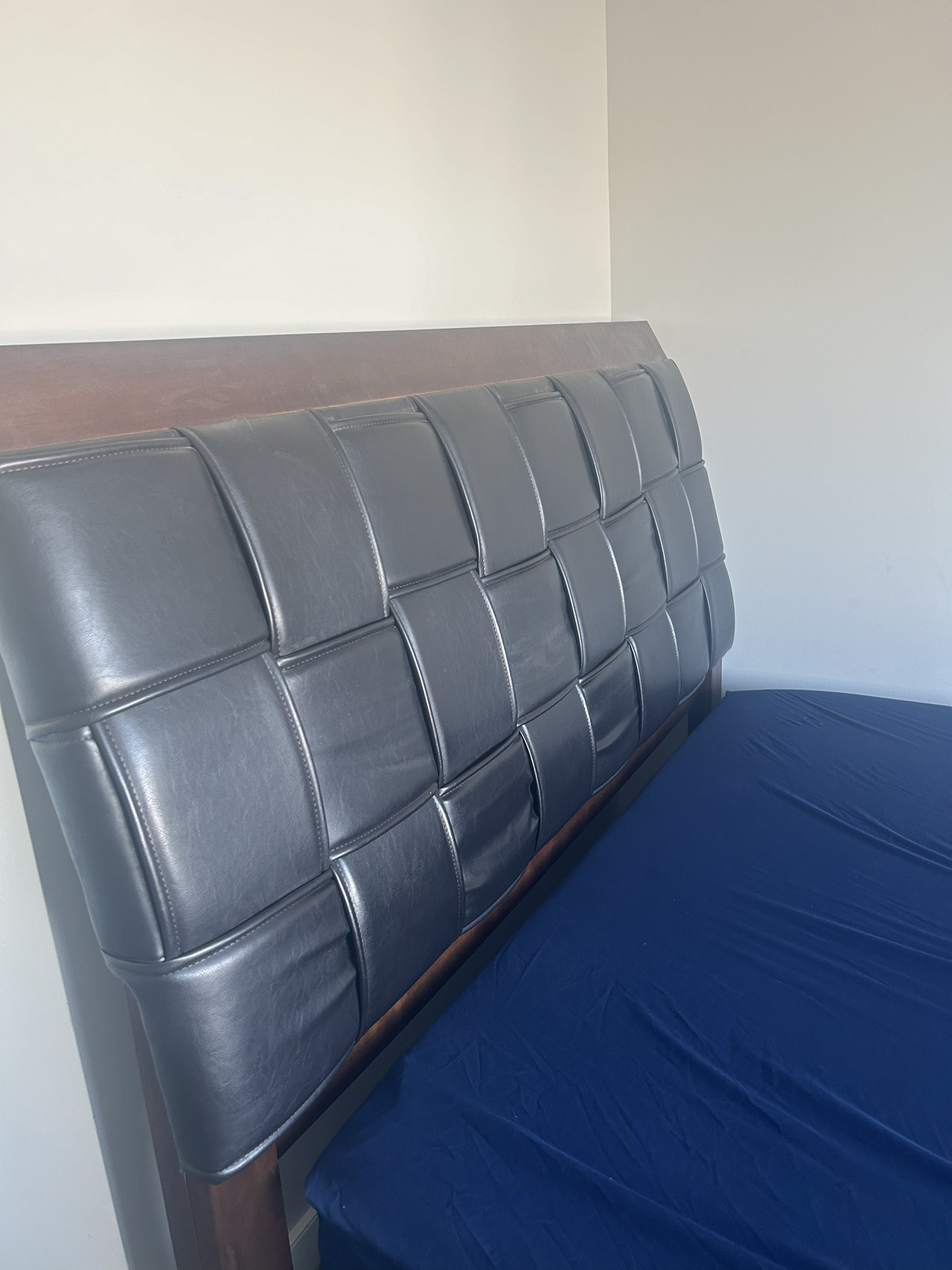 Queen bed frame with mattress - photo 4