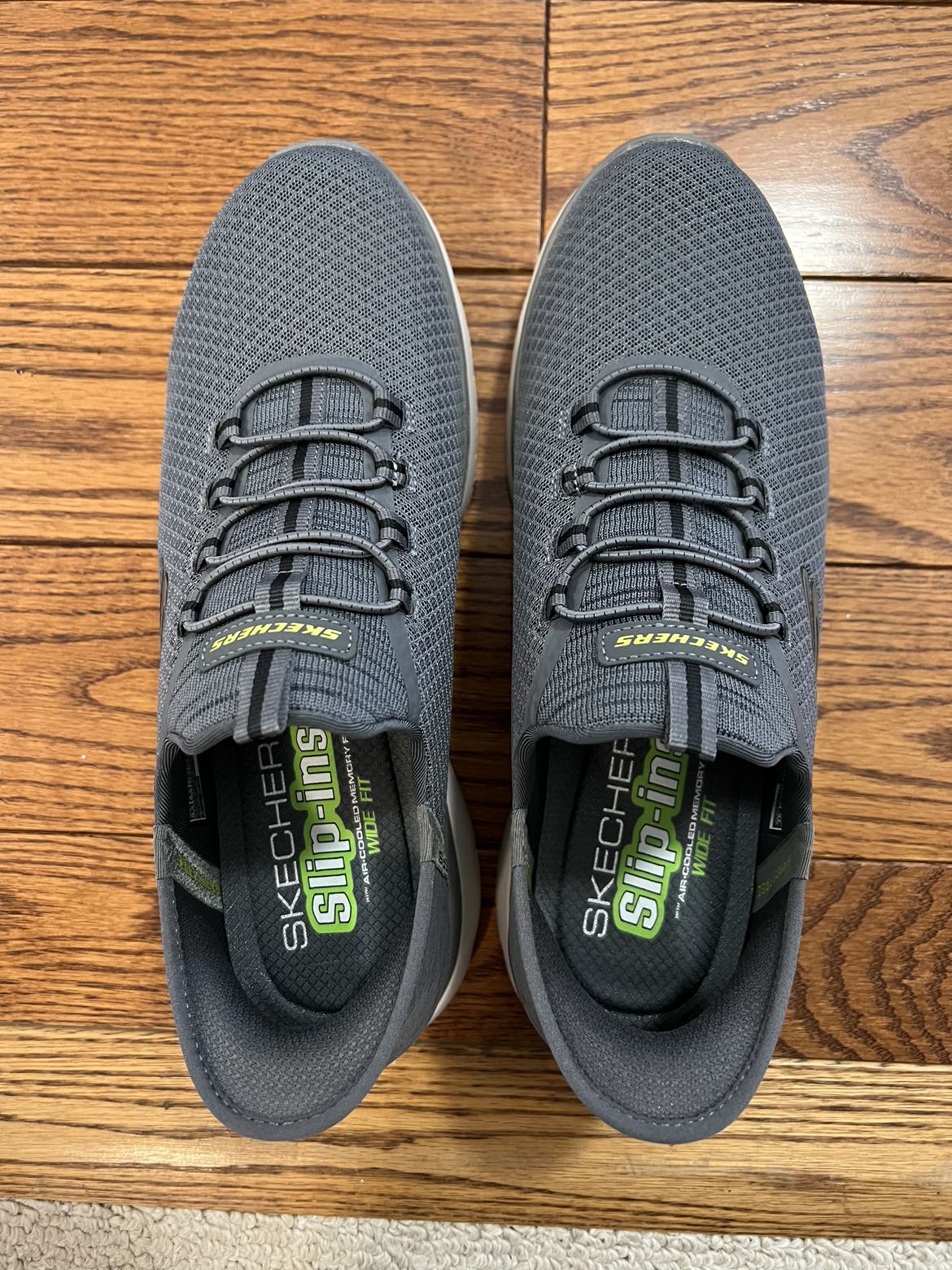 Skechers slip ons - 9.5M thumbnail
