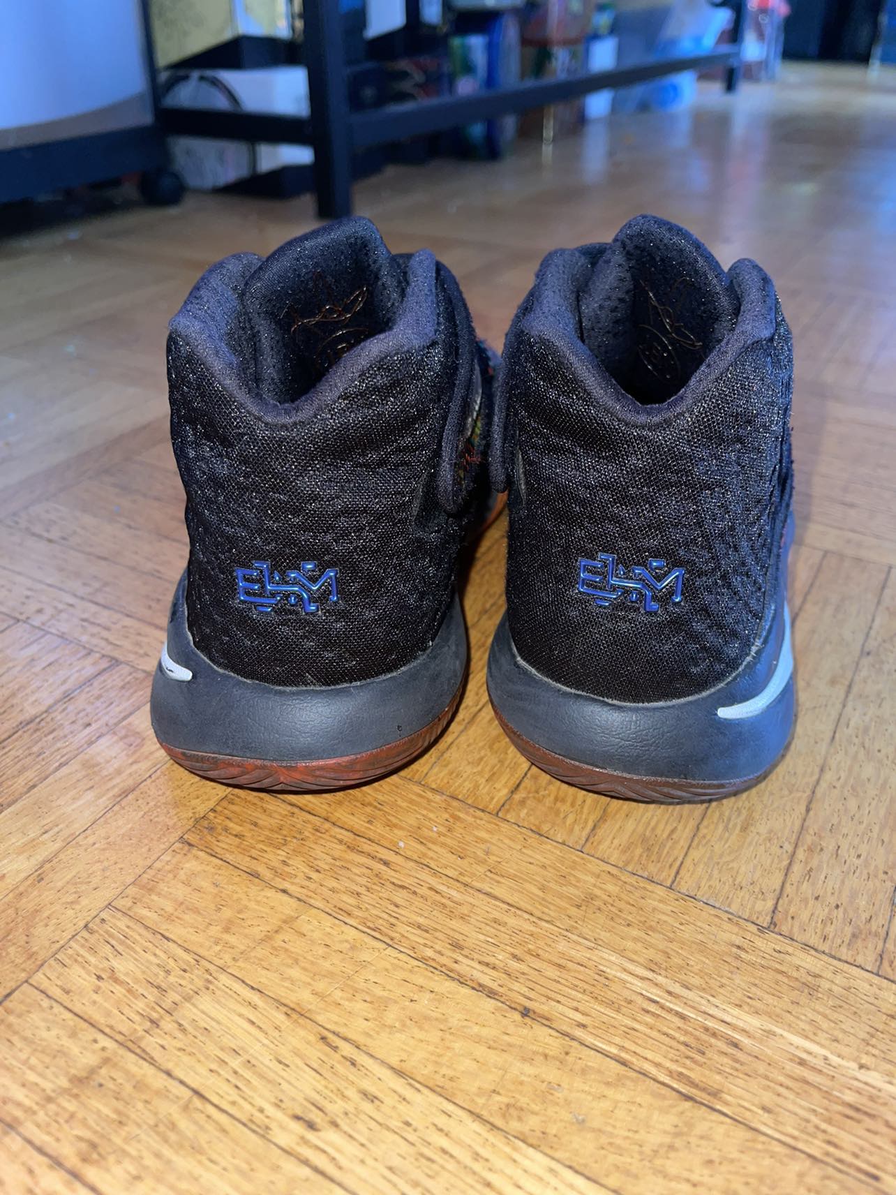 Kyrie shoes image indicator(4)